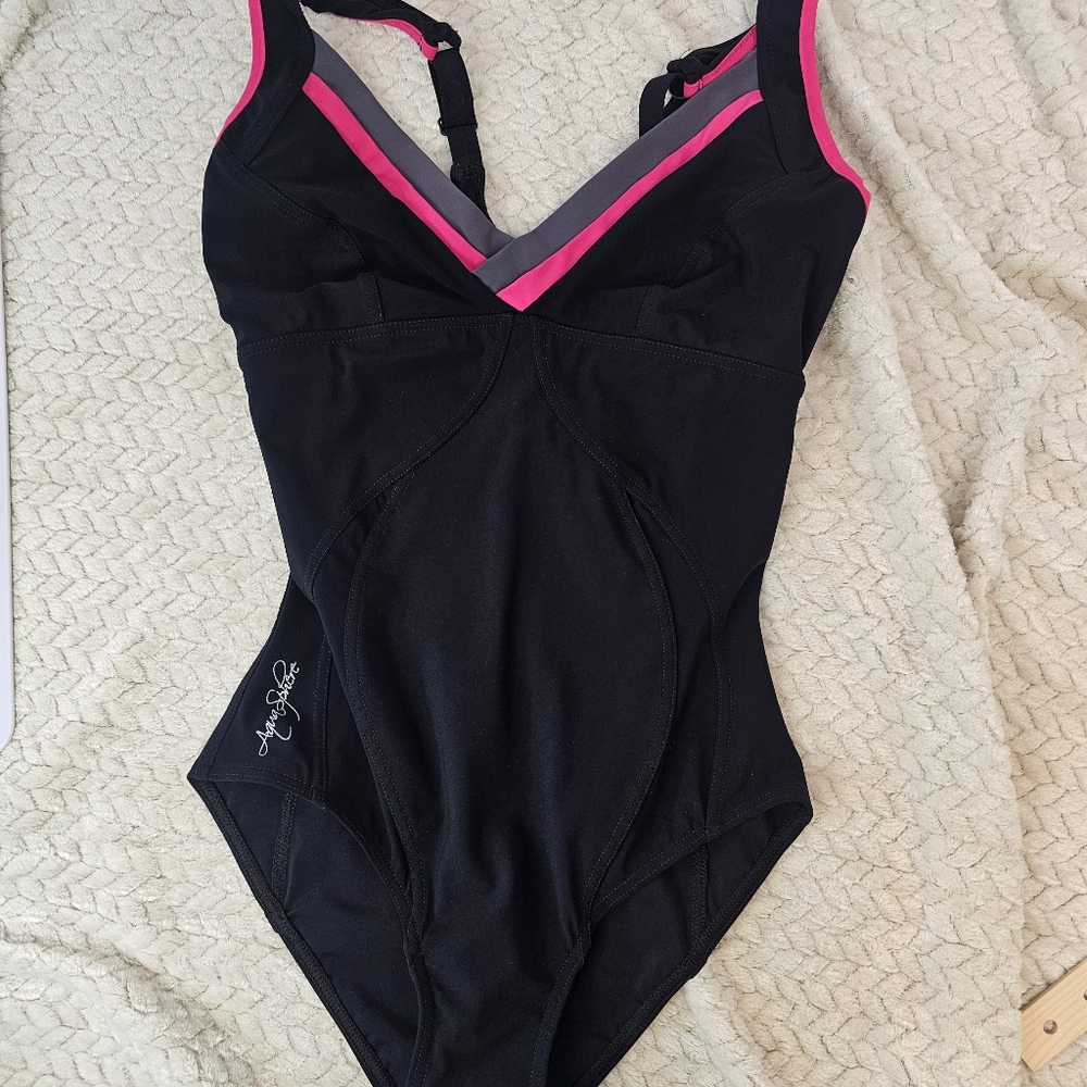 Aqua Sphere Black and Pink One-Piece Swimsuit Sz 32/6 NWOT Beach Summer Coastal